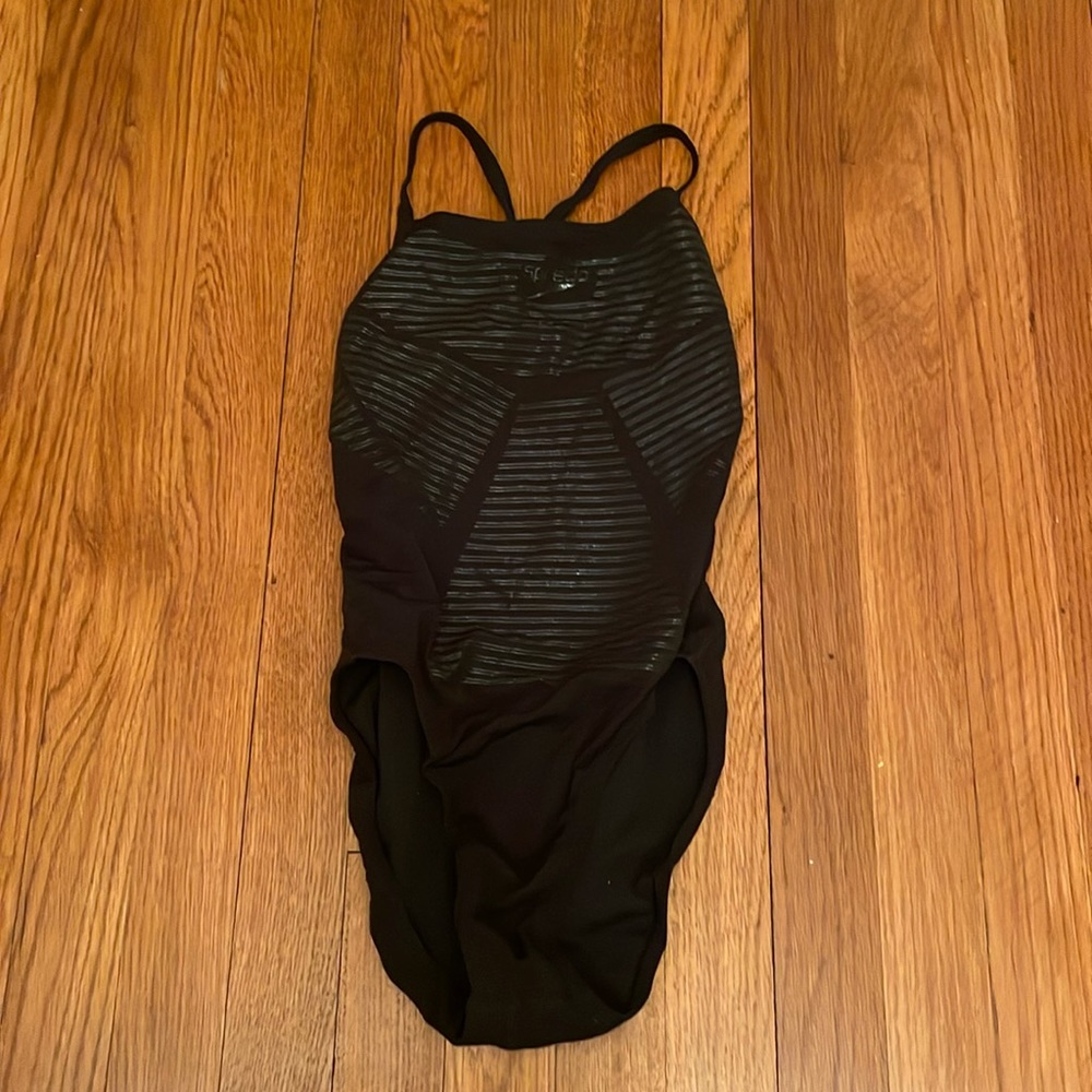 Women’s Speedo Swimsuit Size 28